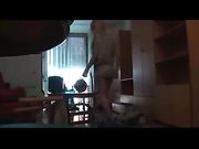 Blonde met la caméra vidéo cachée pour enregistrer des rapports sexuels avec étranger
